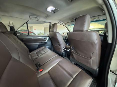 TOYOTA Hilux Caminhonete 2.8 16V 4P SRX DIESEL CABINE DUPLA, Foto 14