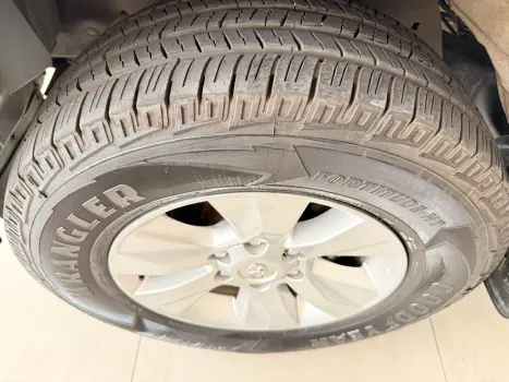 TOYOTA Hilux Caminhonete 2.7 16V 4P SRV FLEX CABINE DUPLA AUTOMTICO, Foto 12
