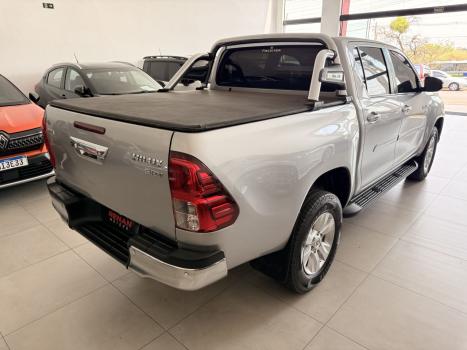 TOYOTA Hilux Caminhonete 2.7 16V 4P SRV FLEX CABINE DUPLA AUTOMTICO, Foto 2