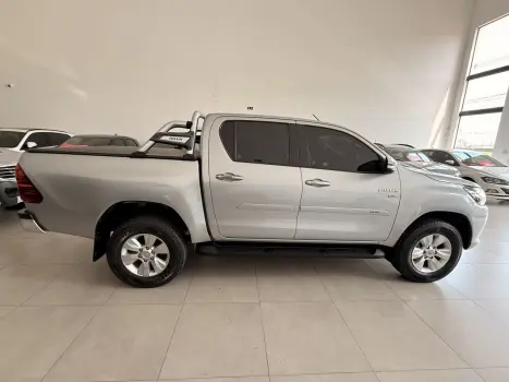 TOYOTA Hilux Caminhonete 2.7 16V 4P SRV FLEX CABINE DUPLA AUTOMTICO, Foto 15