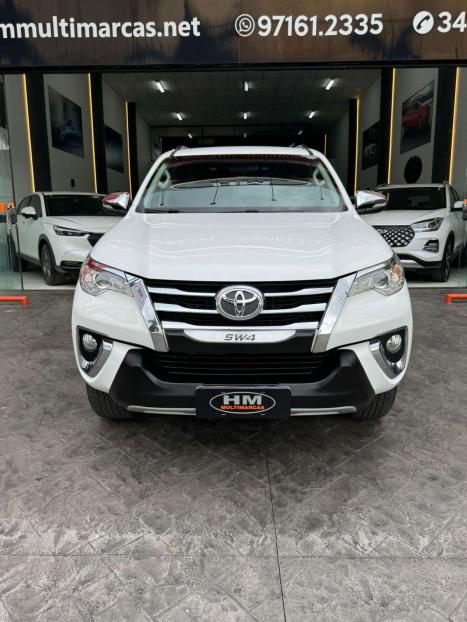 TOYOTA Hilux SW4 2.7 16V 4P FLEX SR 7 LUGARES AUTOMTICO, Foto 2