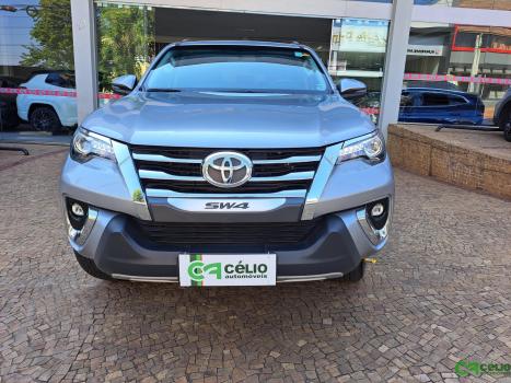 TOYOTA Hilux SW4 2.8 16V 4P SRX 4X4 7 LUGARES TURBO DIESEL AUTOMTICO, Foto 3