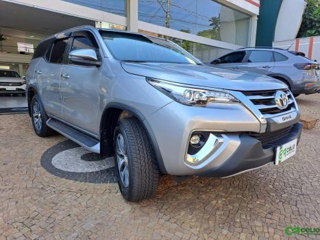 TOYOTA Hilux SW4 2.8 16V 4P SRX 4X4 7 LUGARES TURBO DIESEL AUTOMTICO, Foto 9