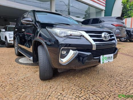 TOYOTA Hilux SW4 2.8 4P SRX 4X4 TURBO DIESEL AUTOMTICO, Foto 2