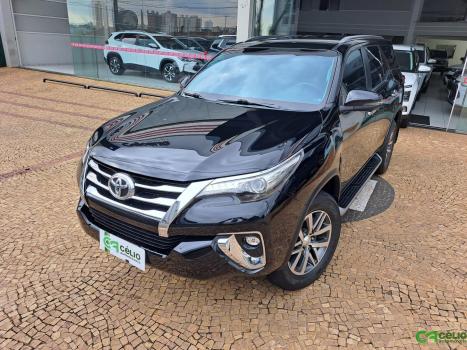 TOYOTA Hilux SW4 2.8 4P SRX 4X4 TURBO DIESEL AUTOMTICO, Foto 5