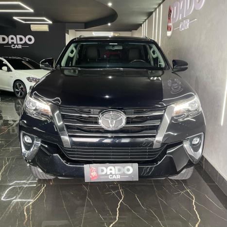 TOYOTA Hilux SW4 2.8 16V 4P SRX 4X4 7 LUGARES TURBO DIESEL AUTOMTICO, Foto 4