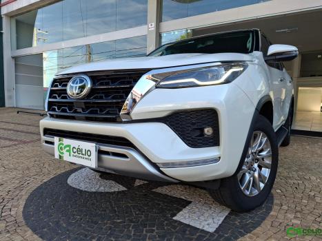 TOYOTA Hilux SW4 2.8 16V 4P SRX 4X4 7 LUGARES TURBO DIESEL AUTOMTICO, Foto 1