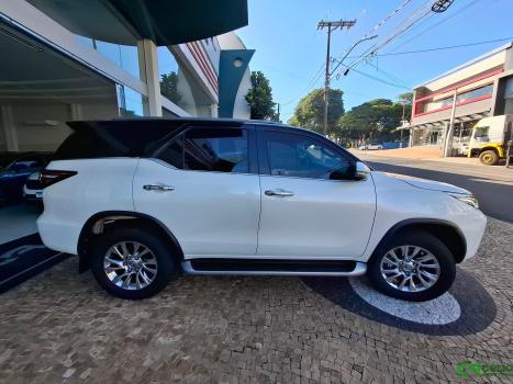 TOYOTA Hilux SW4 2.8 16V 4P SRX 4X4 7 LUGARES TURBO DIESEL AUTOMTICO, Foto 3