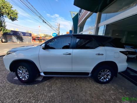 TOYOTA Hilux SW4 2.8 16V 4P SRX 4X4 7 LUGARES TURBO DIESEL AUTOMTICO, Foto 7