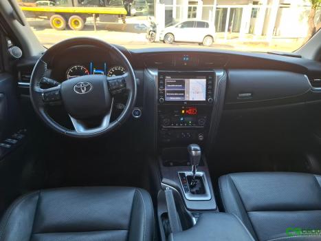 TOYOTA Hilux SW4 2.8 16V 4P SRX 4X4 7 LUGARES TURBO DIESEL AUTOMTICO, Foto 8