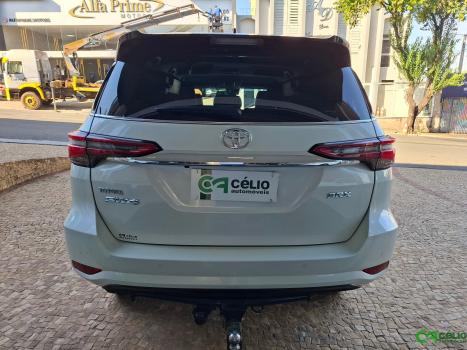 TOYOTA Hilux SW4 2.8 16V 4P SRX 4X4 7 LUGARES TURBO DIESEL AUTOMTICO, Foto 10