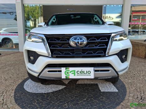 TOYOTA Hilux SW4 2.8 16V 4P SRX 4X4 7 LUGARES TURBO DIESEL AUTOMTICO, Foto 12