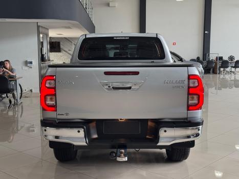 TOYOTA Hilux SW4 2.8 4P SRX 4X4 TURBO DIESEL AUTOMTICO, Foto 4