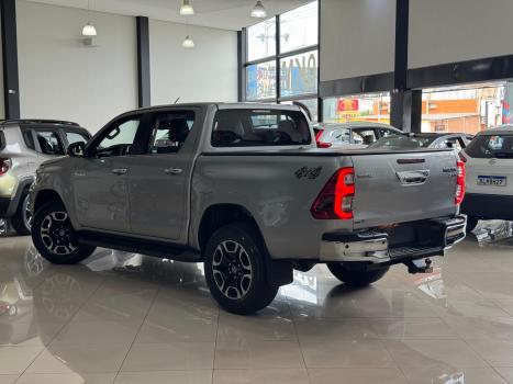 TOYOTA Hilux SW4 2.8 4P SRX 4X4 TURBO DIESEL AUTOMTICO, Foto 5