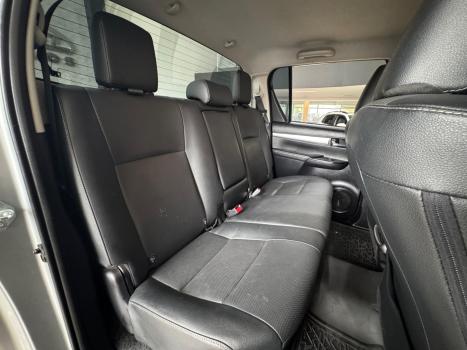 TOYOTA Hilux SW4 2.8 4P SRX 4X4 TURBO DIESEL AUTOMTICO, Foto 13