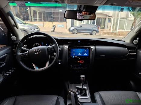 TOYOTA Hilux SW4 2.8 16V 4P SRX 4X4 7 LUGARES TURBO DIESEL AUTOMTICO, Foto 13