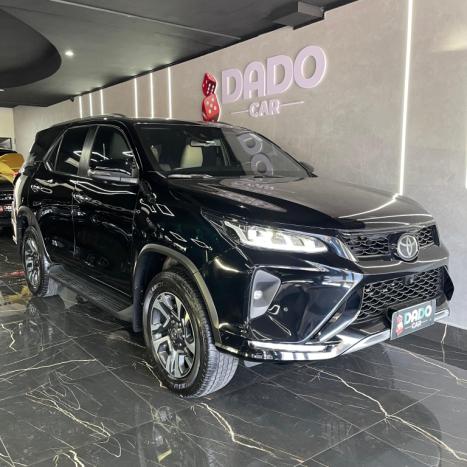 TOYOTA Hilux SW4 2.8 4P SRX 4X4 DIAMOND 7 LUGARES TURBO DIESEL AUTOMTICO, Foto 1