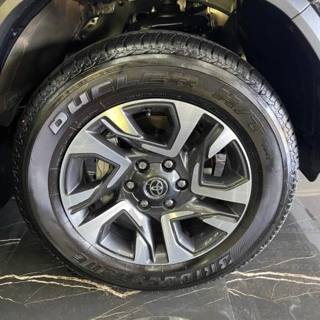 TOYOTA Hilux SW4 2.8 4P SRX 4X4 DIAMOND 7 LUGARES TURBO DIESEL AUTOMTICO, Foto 5