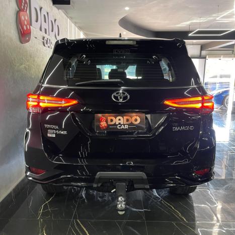 TOYOTA Hilux SW4 2.8 4P SRX 4X4 DIAMOND 7 LUGARES TURBO DIESEL AUTOMTICO, Foto 6