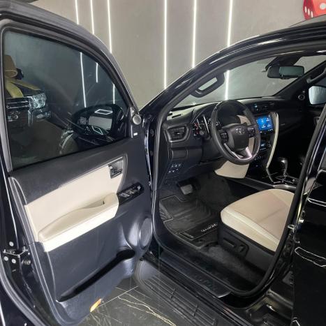 TOYOTA Hilux SW4 2.8 4P SRX 4X4 DIAMOND 7 LUGARES TURBO DIESEL AUTOMTICO, Foto 7