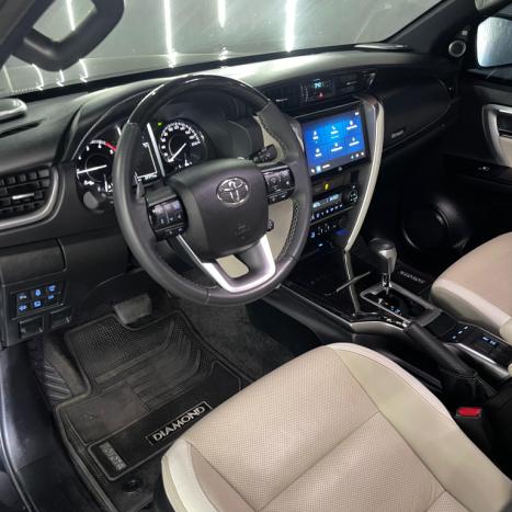 TOYOTA Hilux SW4 2.8 4P SRX 4X4 DIAMOND 7 LUGARES TURBO DIESEL AUTOMTICO, Foto 8
