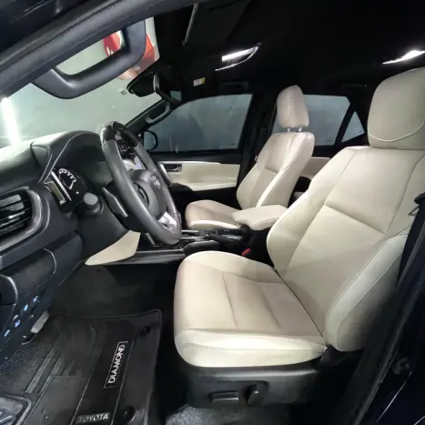 TOYOTA Hilux SW4 2.8 4P SRX 4X4 DIAMOND 7 LUGARES TURBO DIESEL AUTOMTICO, Foto 11