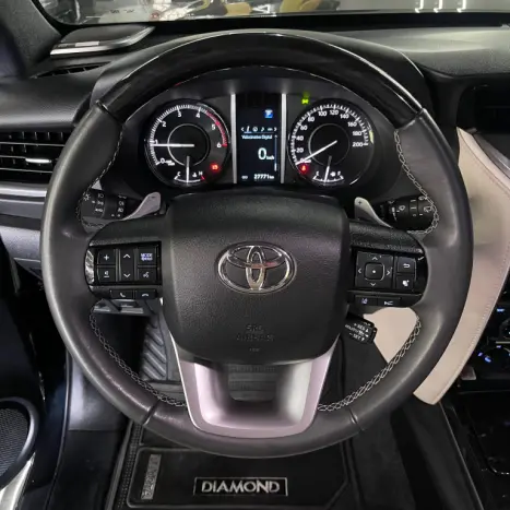 TOYOTA Hilux SW4 2.8 4P SRX 4X4 DIAMOND 7 LUGARES TURBO DIESEL AUTOMTICO, Foto 15