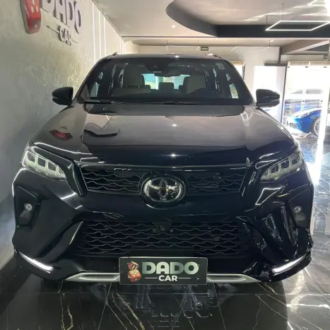 TOYOTA Hilux SW4 2.8 4P SRX 4X4 DIAMOND 7 LUGARES TURBO DIESEL AUTOMTICO, Foto 20