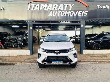 TOYOTA Hilux SW4 2.8 16V 4P SRX PLATINUM 4X4 7 LUGARES TURBO DIESEL AUTOMTICO, Foto 4