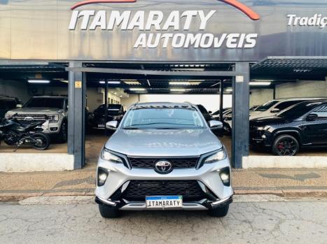 TOYOTA Hilux SW4 2.8 16V 4P SRX 4X4 7 LUGARES TURBO DIESEL AUTOMTICO, Foto 4