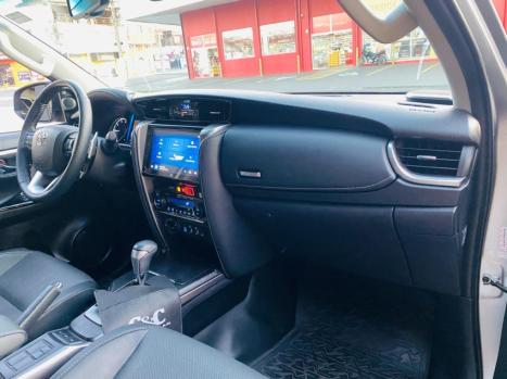 TOYOTA Hilux SW4 2.8 16V 4P SRX 4X4 7 LUGARES TURBO DIESEL AUTOMTICO, Foto 13