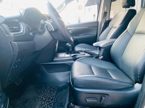 TOYOTA Hilux SW4 2.8 16V 4P SRX 4X4 7 LUGARES TURBO DIESEL AUTOMTICO, Foto 14