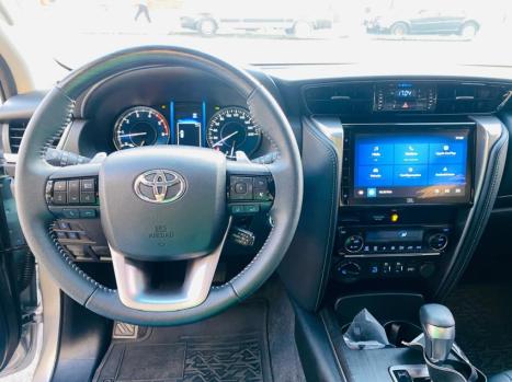TOYOTA Hilux SW4 2.8 16V 4P SRX PLATINUM 4X4 7 LUGARES TURBO DIESEL AUTOMTICO, Foto 11