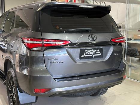 TOYOTA Hilux SW4 2.8 16V 4P SRX 4X4 7 LUGARES TURBO DIESEL AUTOMTICO, Foto 5