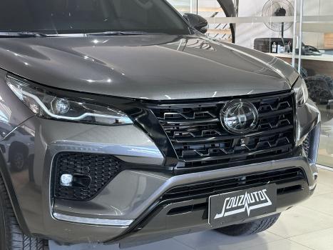 TOYOTA Hilux SW4 2.8 16V 4P SRX 4X4 7 LUGARES TURBO DIESEL AUTOMTICO, Foto 9