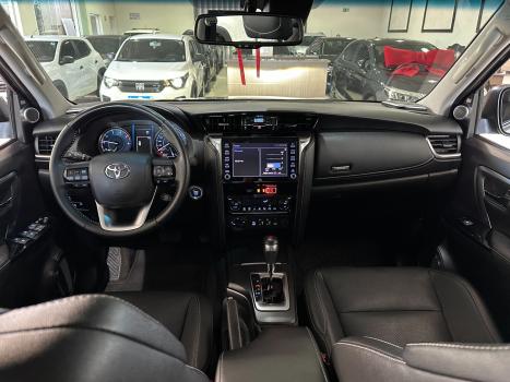 TOYOTA Hilux SW4 2.8 16V 4P SRX 4X4 7 LUGARES TURBO DIESEL AUTOMTICO, Foto 12