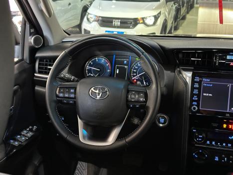 TOYOTA Hilux SW4 2.8 16V 4P SRX 4X4 7 LUGARES TURBO DIESEL AUTOMTICO, Foto 13