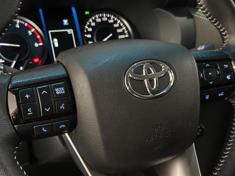 TOYOTA Hilux SW4 2.8 16V 4P SRX 4X4 7 LUGARES TURBO DIESEL AUTOMTICO, Foto 15