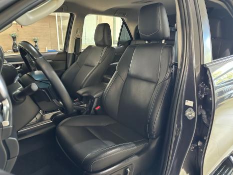 TOYOTA Hilux SW4 2.8 16V 4P SRX 4X4 7 LUGARES TURBO DIESEL AUTOMTICO, Foto 22