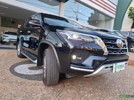 TOYOTA Hilux SW4 2.8 16V 4P SRX 4X4 7 LUGARES TURBO DIESEL AUTOMTICO, Foto 2