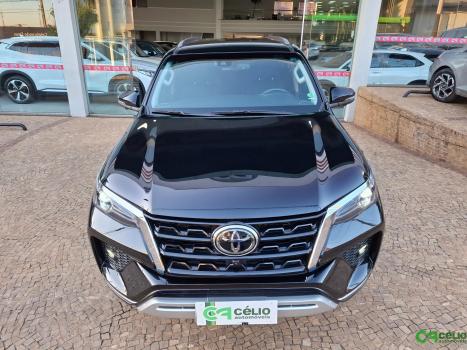 TOYOTA Hilux SW4 2.8 16V 4P SRX 4X4 7 LUGARES TURBO DIESEL AUTOMTICO, Foto 3
