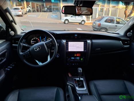 TOYOTA Hilux SW4 2.8 16V 4P SRX 4X4 7 LUGARES TURBO DIESEL AUTOMTICO, Foto 7