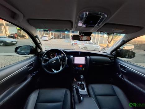 TOYOTA Hilux SW4 2.8 16V 4P SRX 4X4 7 LUGARES TURBO DIESEL AUTOMTICO, Foto 12