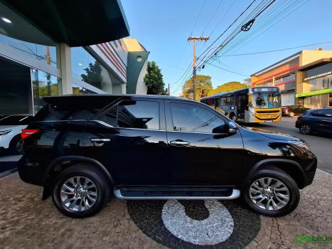 TOYOTA Hilux SW4 2.8 16V 4P SRX 4X4 7 LUGARES TURBO DIESEL AUTOMTICO, Foto 14