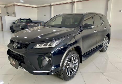 TOYOTA Hilux SW4 2.8 4P SRX 4X4 DIAMOND 7 LUGARES TURBO DIESEL AUTOMTICO, Foto 1