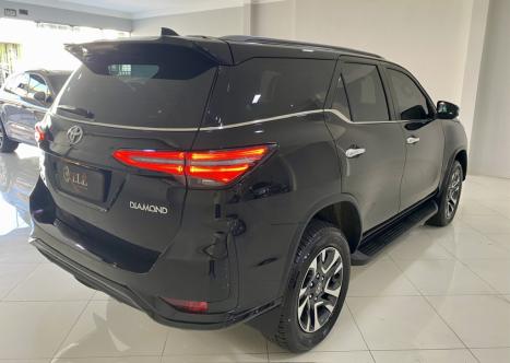 TOYOTA Hilux SW4 2.8 4P SRX 4X4 DIAMOND 7 LUGARES TURBO DIESEL AUTOMTICO, Foto 2