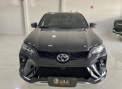 TOYOTA Hilux SW4 2.8 4P SRX 4X4 DIAMOND 7 LUGARES TURBO DIESEL AUTOMTICO, Foto 3