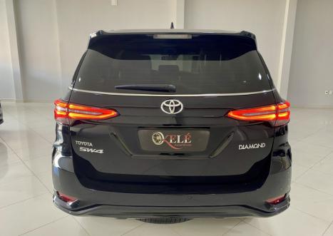 TOYOTA Hilux SW4 2.8 4P SRX 4X4 DIAMOND 7 LUGARES TURBO DIESEL AUTOMTICO, Foto 5
