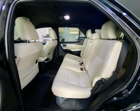 TOYOTA Hilux SW4 2.8 4P SRX 4X4 DIAMOND 7 LUGARES TURBO DIESEL AUTOMTICO, Foto 7