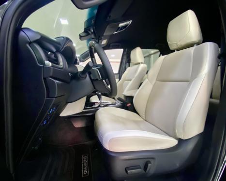TOYOTA Hilux SW4 2.8 4P SRX 4X4 DIAMOND 7 LUGARES TURBO DIESEL AUTOMTICO, Foto 10
